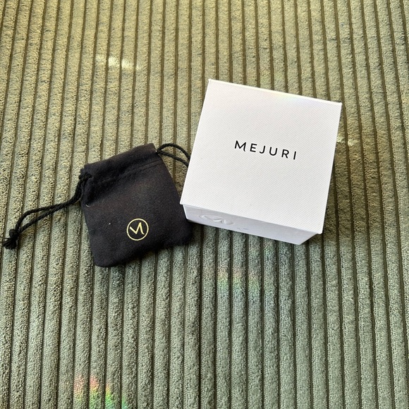 MEJURI Round Gemstone Stacker Ring 💎 - Picture 6 of 10